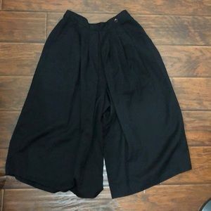 Vintage wide legged cropped pant size 10